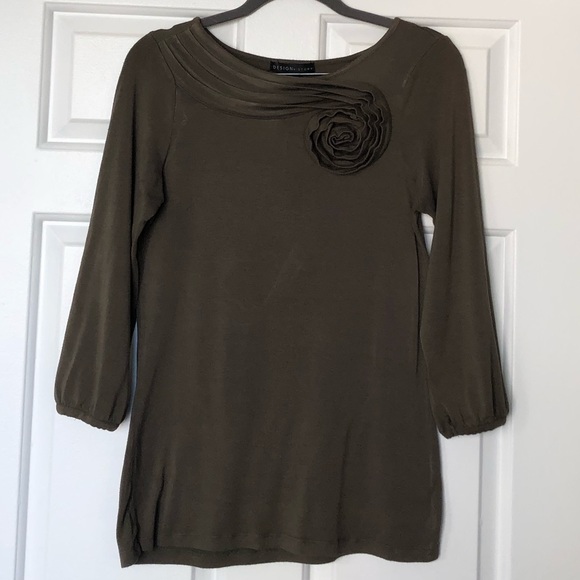 Design History Olive Top - Picture 1 of 3